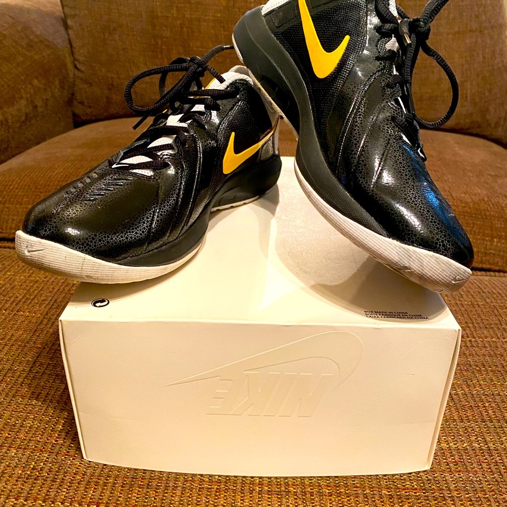 Nike Black and Gold Air Maven Men’s Sneakers, Size 8.5